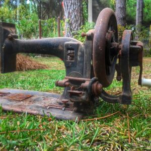 Machine à coudre électronique